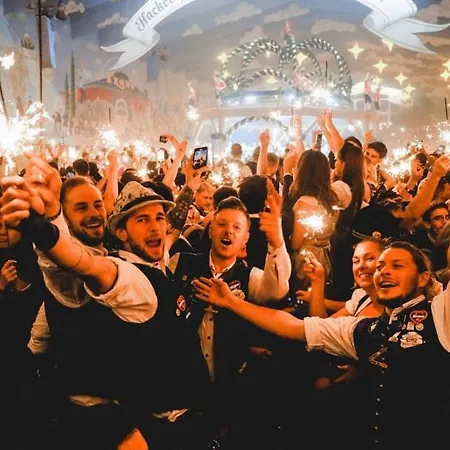 Allyouneed Oktoberfest Camping Münih