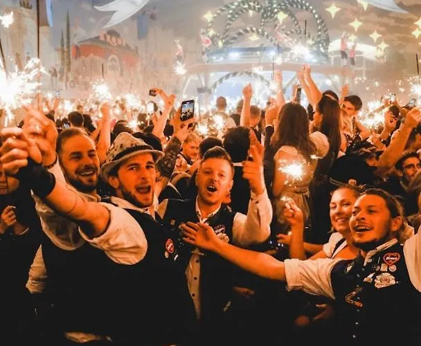 Allyouneed Oktoberfest Camping מינכן